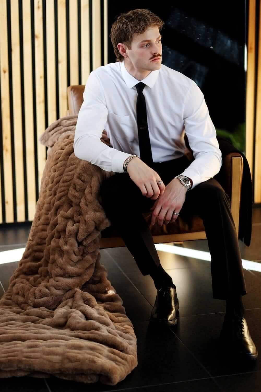 Biggest Hugs Milk Chocolate Blanket - Image 2