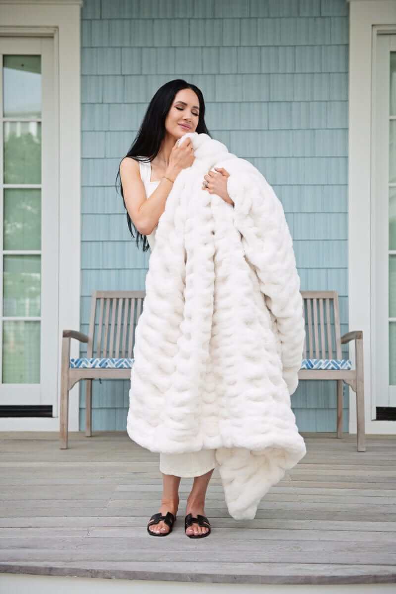 Hugs Cream Blanket - Image 3