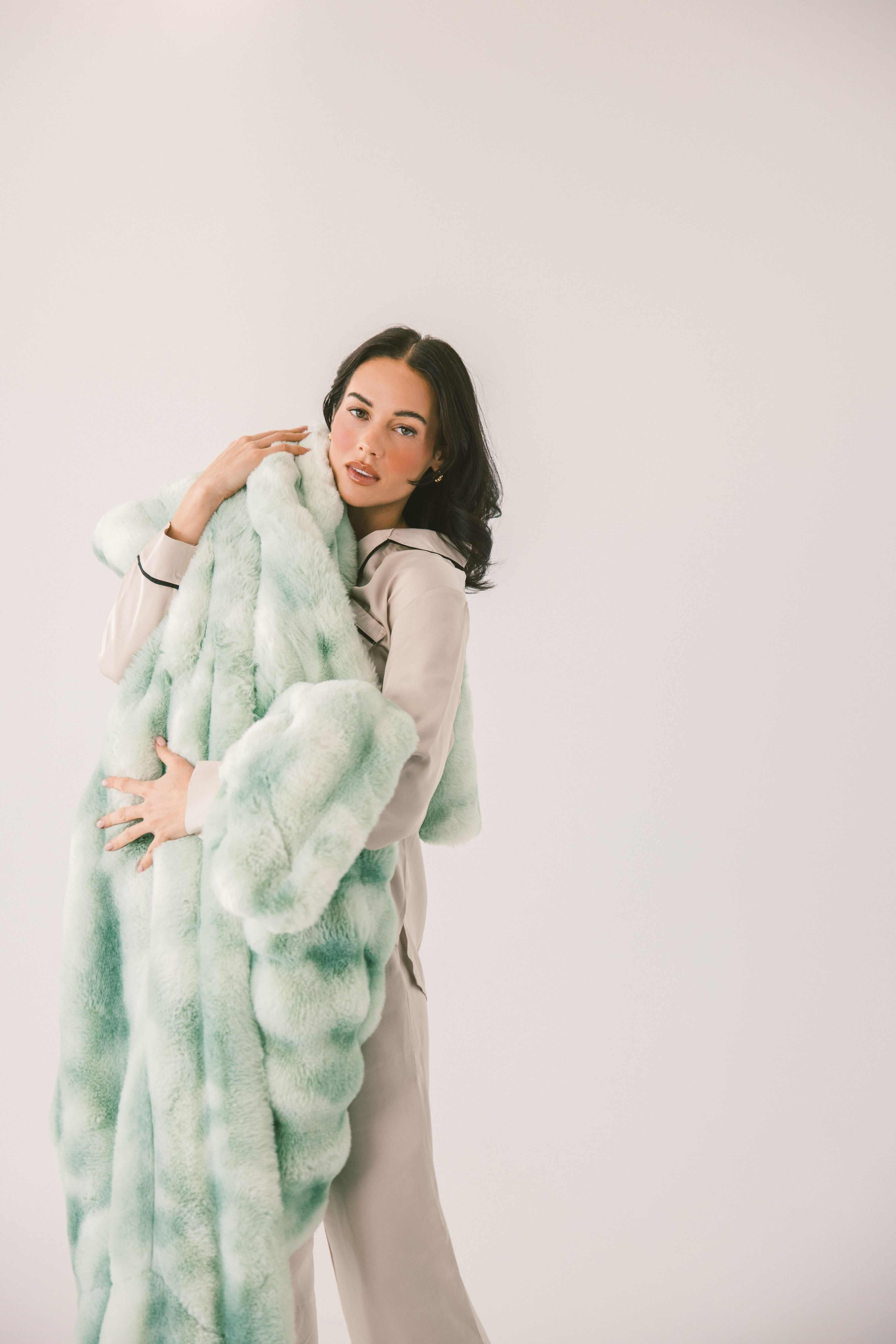 Extreme Ultra Cloud Malachite Green Blanket - Image 2