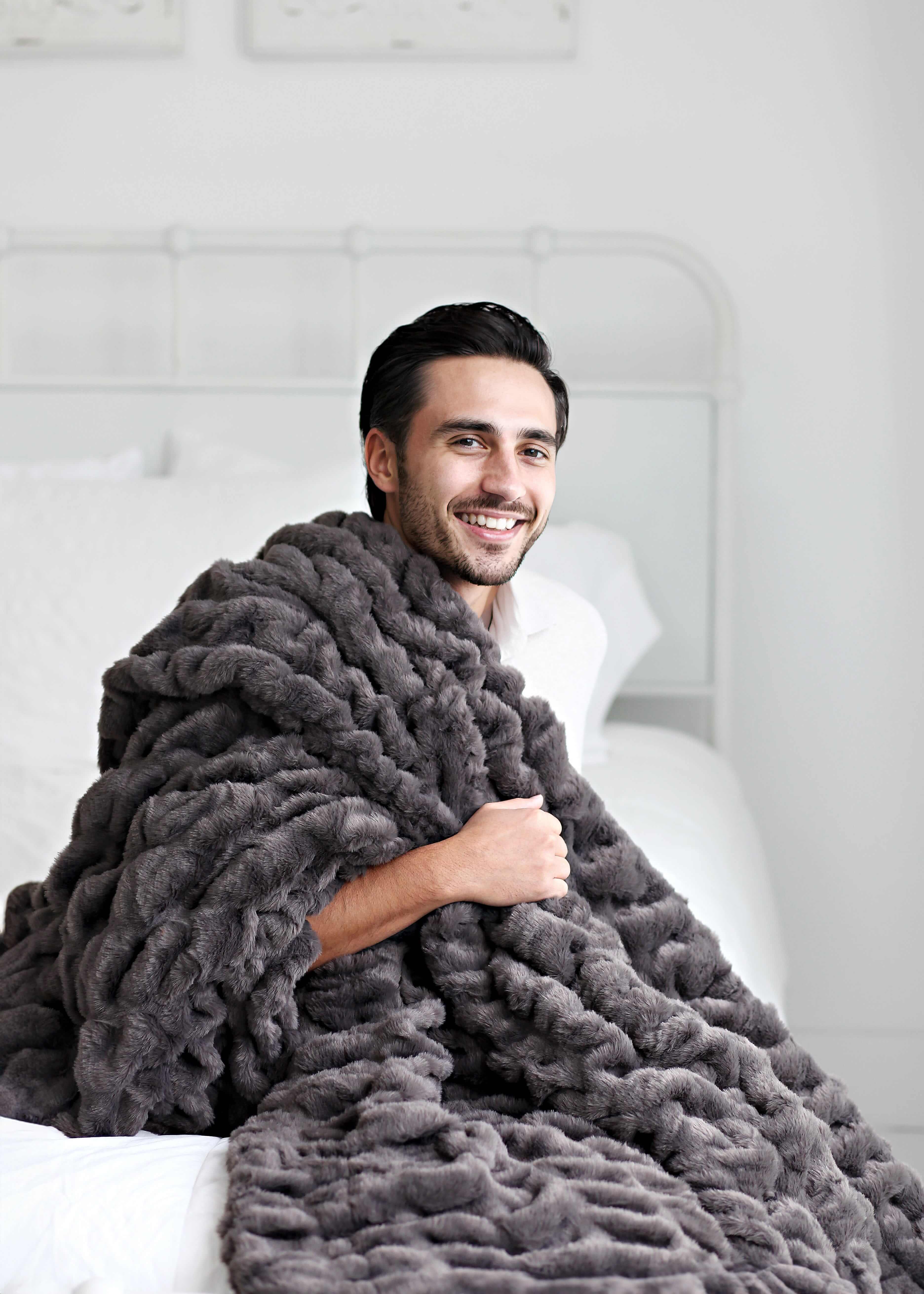 Hugs Charcoal Blanket - Image 3